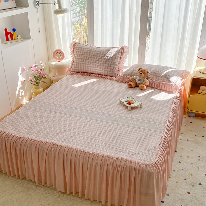 91家纺网 家纺一手货源 找家纺 七里香 2026春夏新款2026新款华夫格3D千鸟格冰豆豆凉席床裙款三件套 千鸟格-粉玉