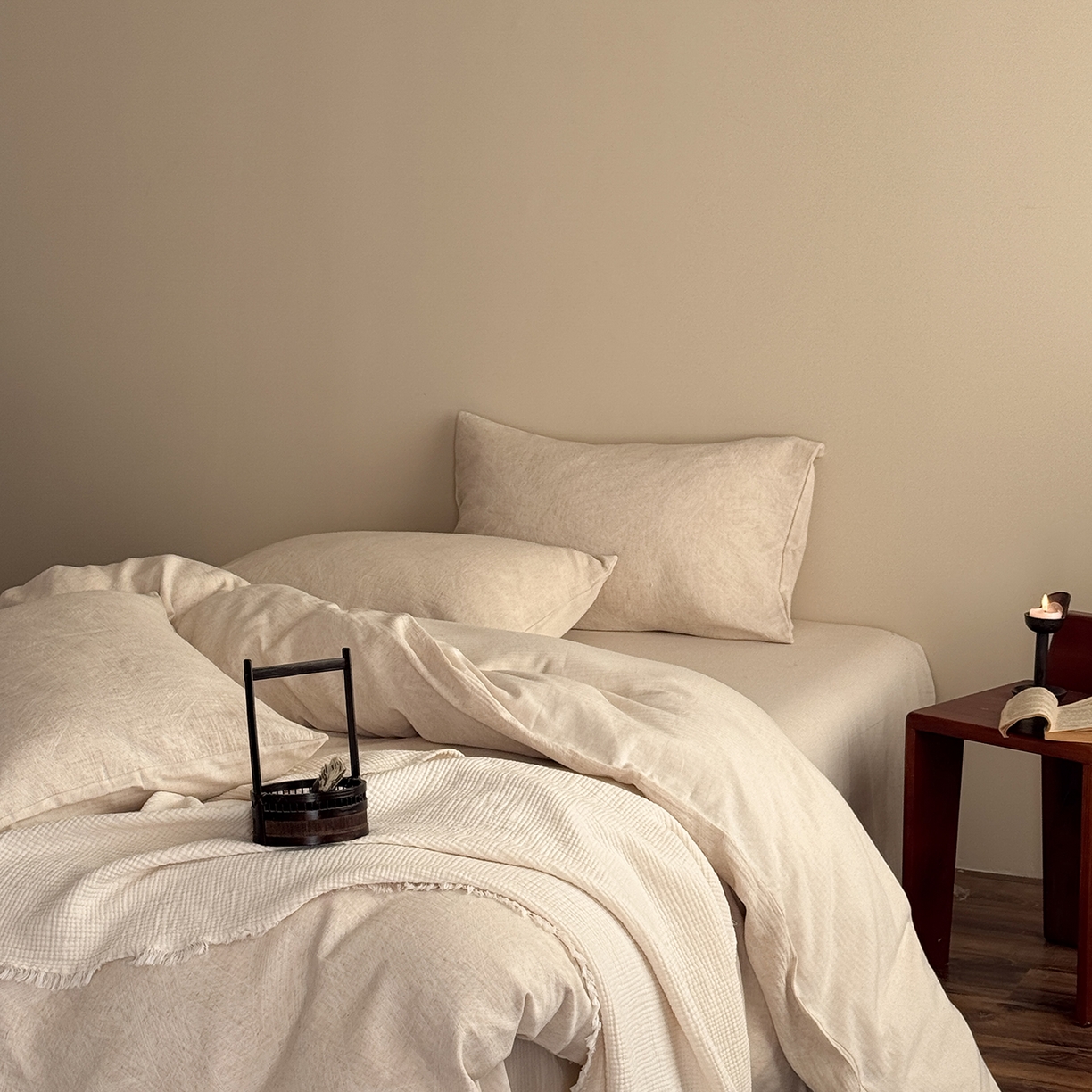 91家纺网 家纺一手货源 找家纺 尚品本色 2026春夏新款无印风A类色织棉麻提花柔软四件套 鎏光