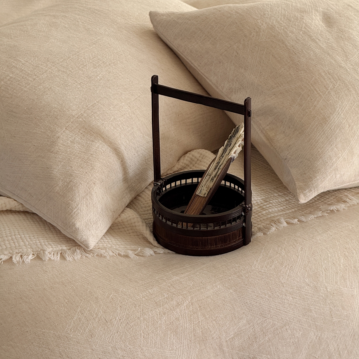 91家纺网 家纺一手货源 找家纺 尚品本色 2026春夏新款无印风A类色织棉麻提花柔软四件套 鎏光