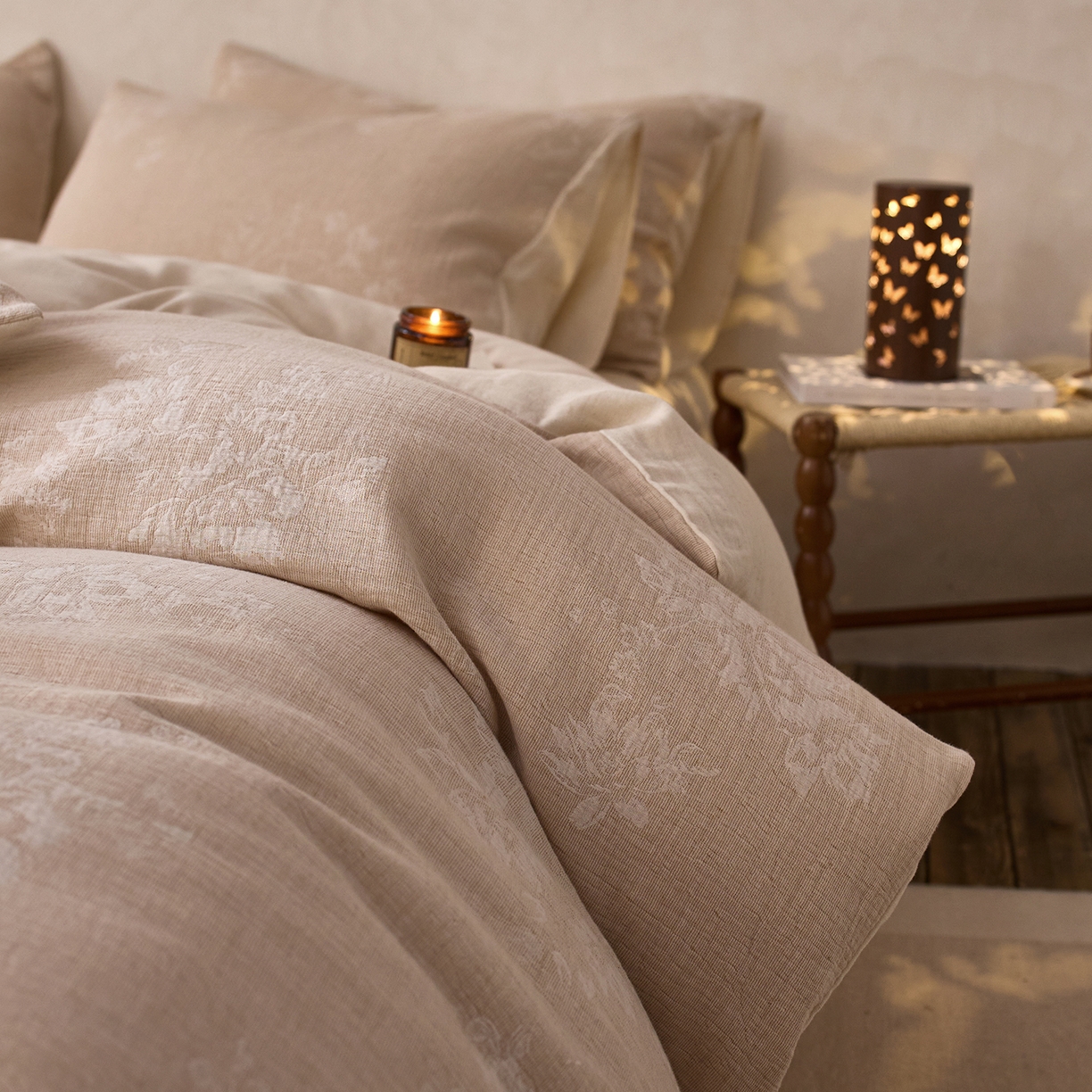 91家纺网 家纺一手货源 找家纺 泰迪爱兰Teddy ISLAND 2026春夏新款无印风A类色织棉麻提花柔软四件套 缠枝