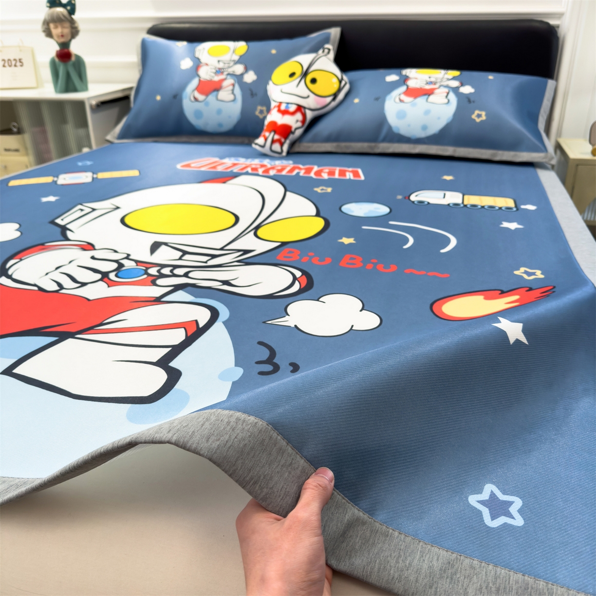 91家纺网 家纺一手货源 找家纺 兄弟坊 2026新款正版授权A类大版卡通烫光冰丝凉席冰丝席 地球奥特曼