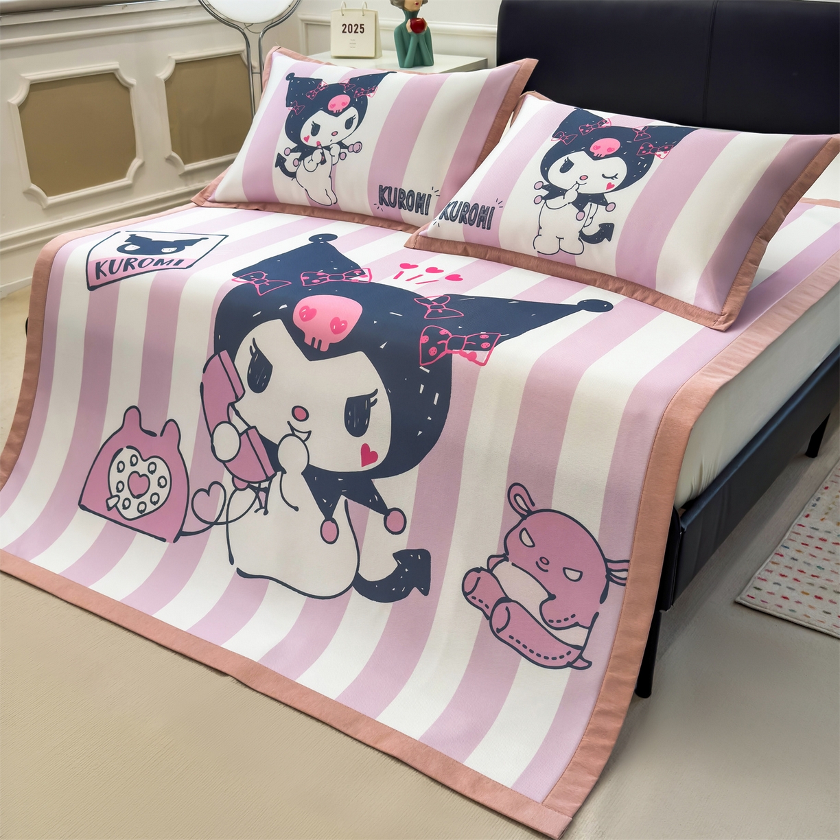 91家纺网 家纺一手货源 找家纺 兄弟坊 2026新款正版授权A类大版卡通烫光冰丝凉席冰丝席 调皮库洛米