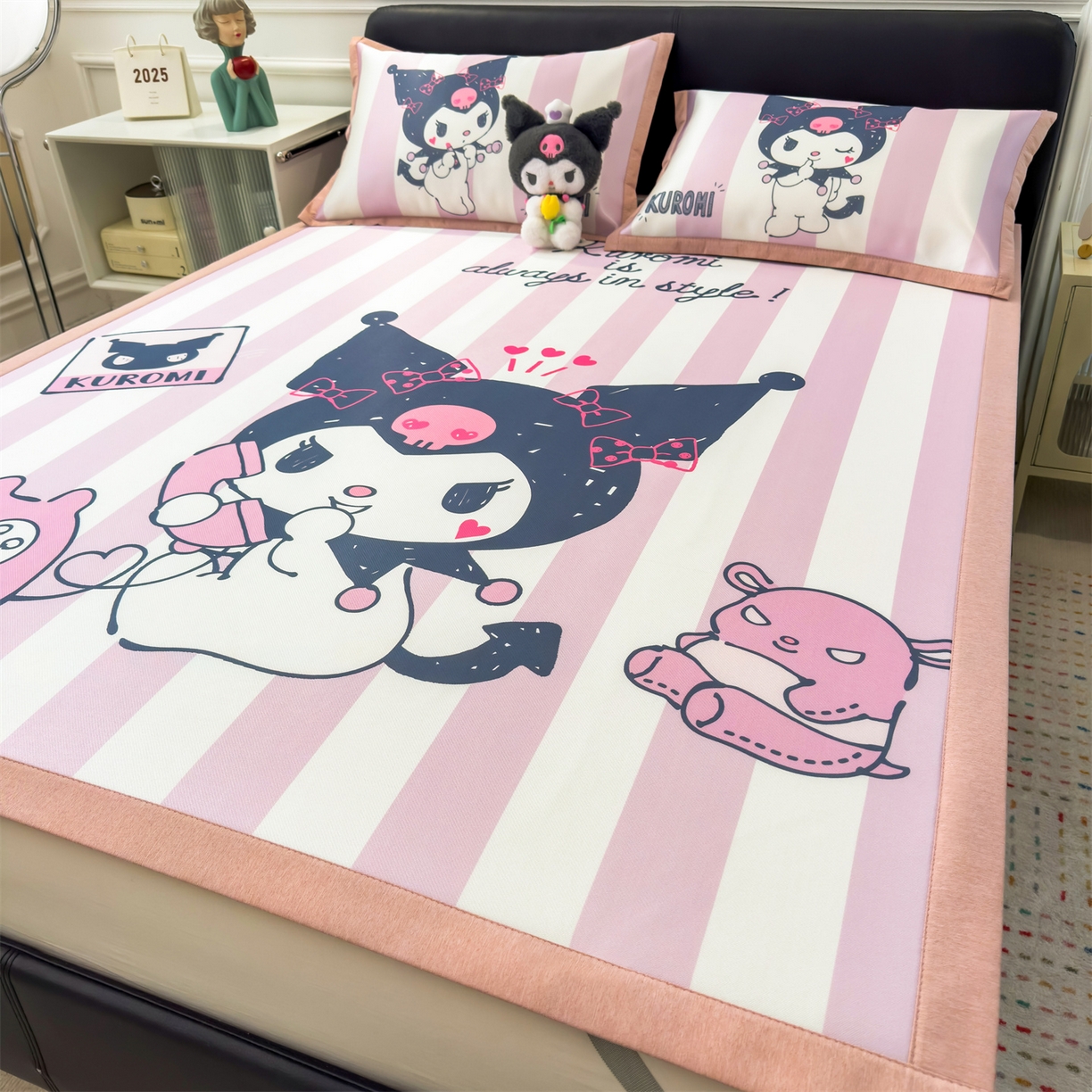 91家纺网 家纺一手货源 找家纺 兄弟坊 2026新款正版授权A类大版卡通烫光冰丝凉席冰丝席 调皮库洛米