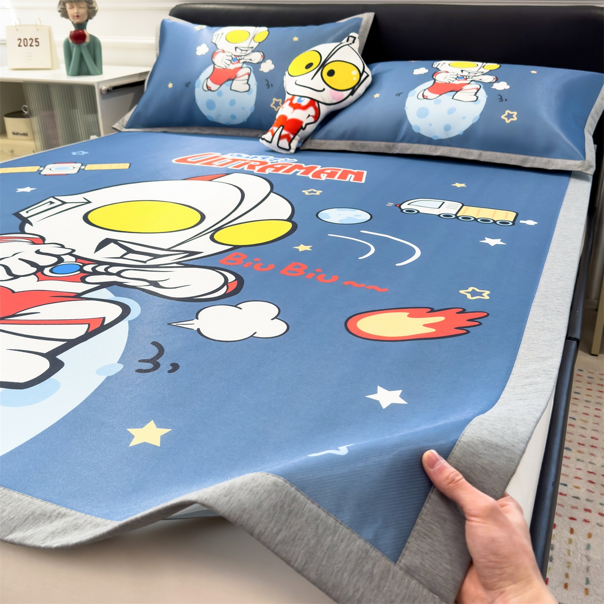 91家纺网 家纺一手货源 找家纺 兄弟坊 2026新款正版授权A类大版卡通烫光冰丝凉席冰丝席 地球奥特曼