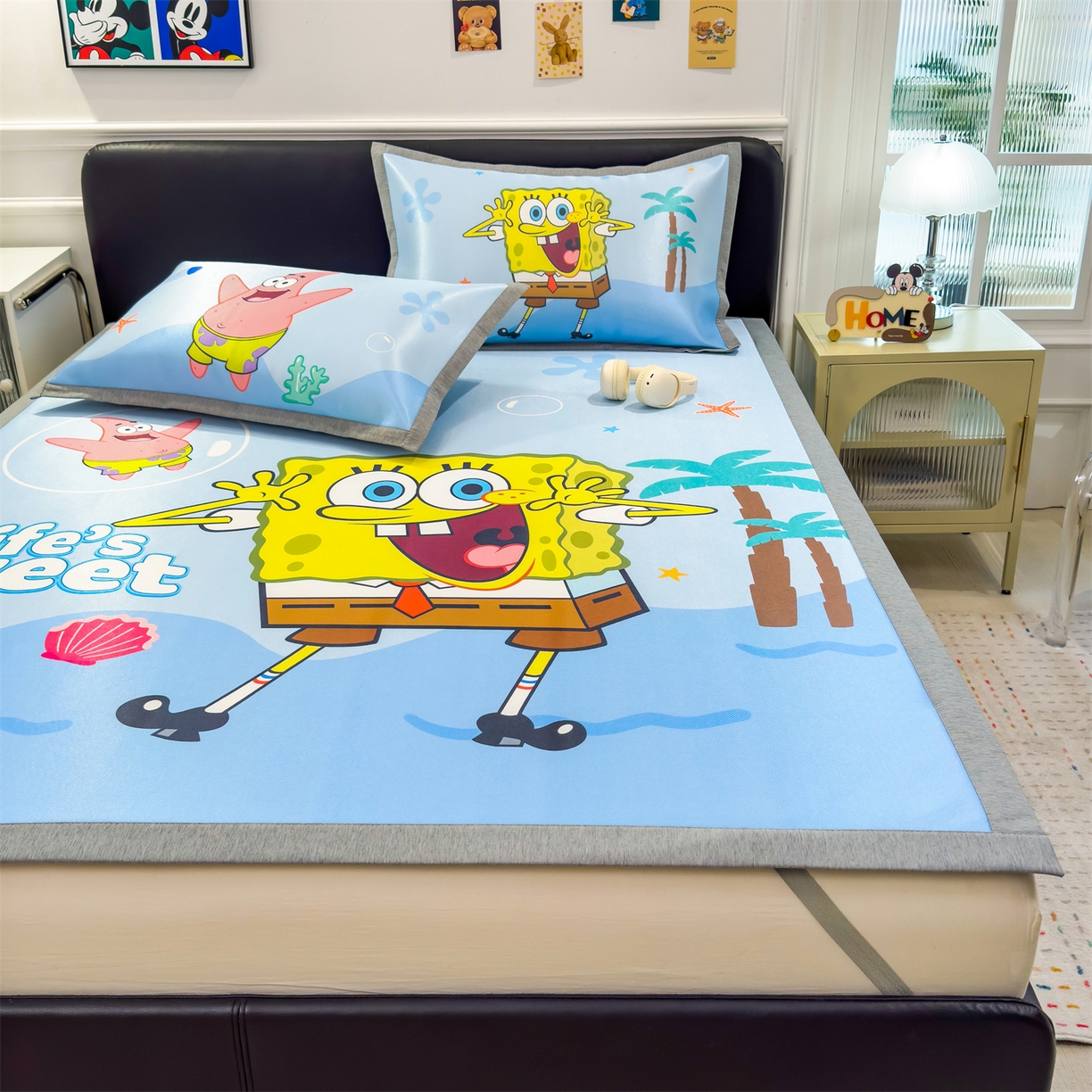 91家纺网 家纺一手货源 找家纺 兄弟坊 2026新款正版授权A类大版卡通烫光冰丝凉席冰丝席 海底海绵宝宝