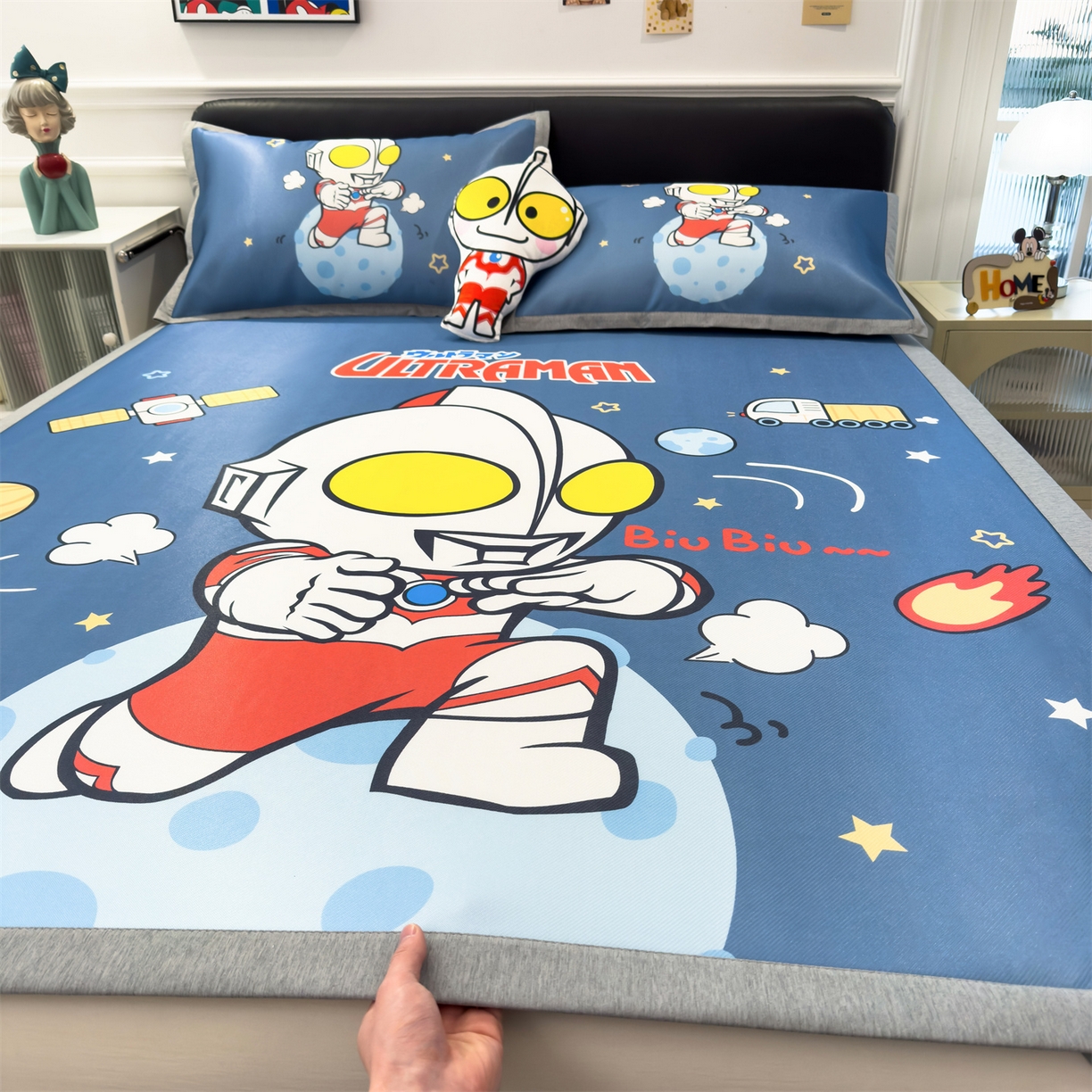 91家纺网 家纺一手货源 找家纺 兄弟坊 2026新款正版授权A类大版卡通烫光冰丝凉席冰丝席 地球奥特曼