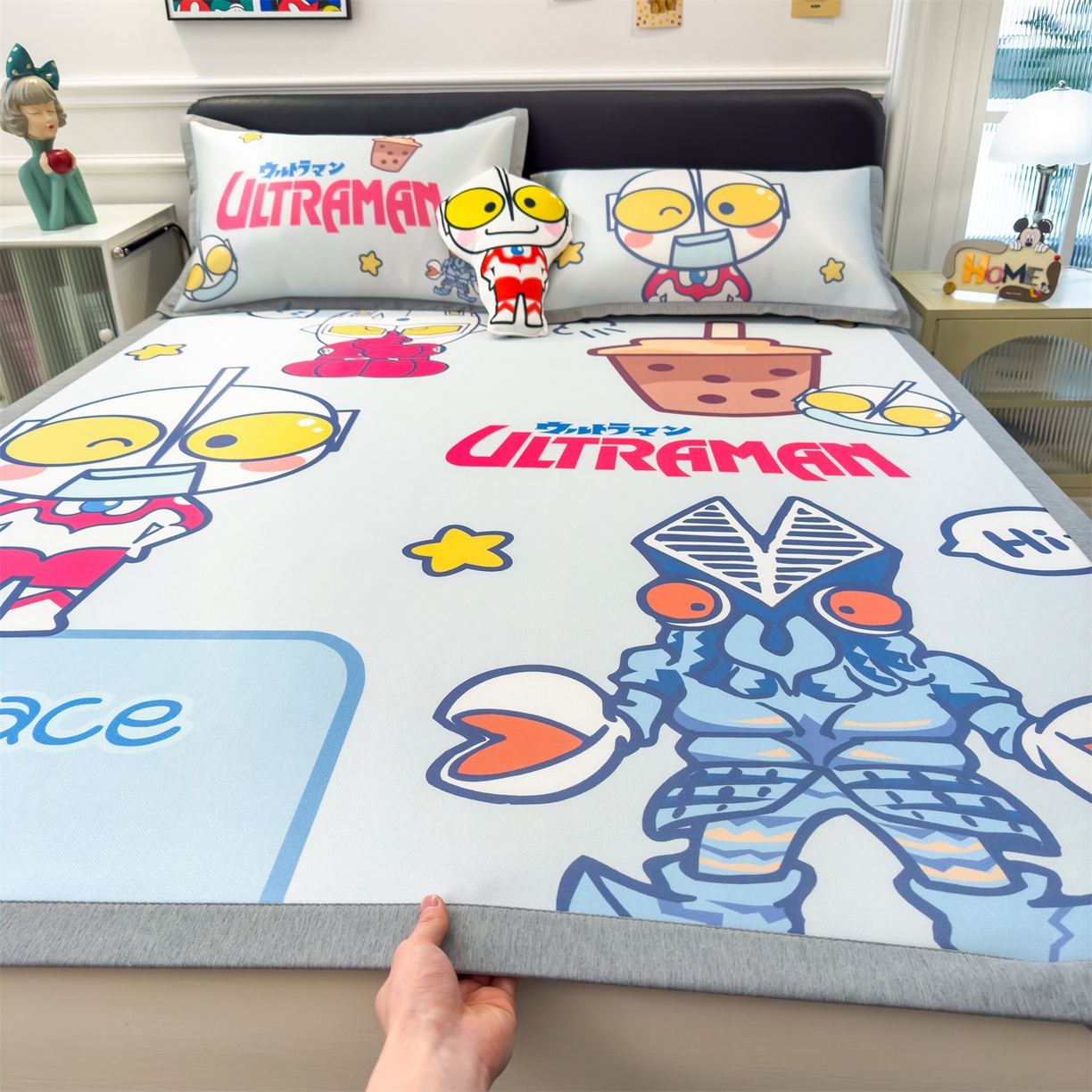 91家纺网 家纺一手货源 找家纺 兄弟坊 2026新款正版授权A类大版卡通烫光冰丝凉席冰丝席 奥特曼打怪兽