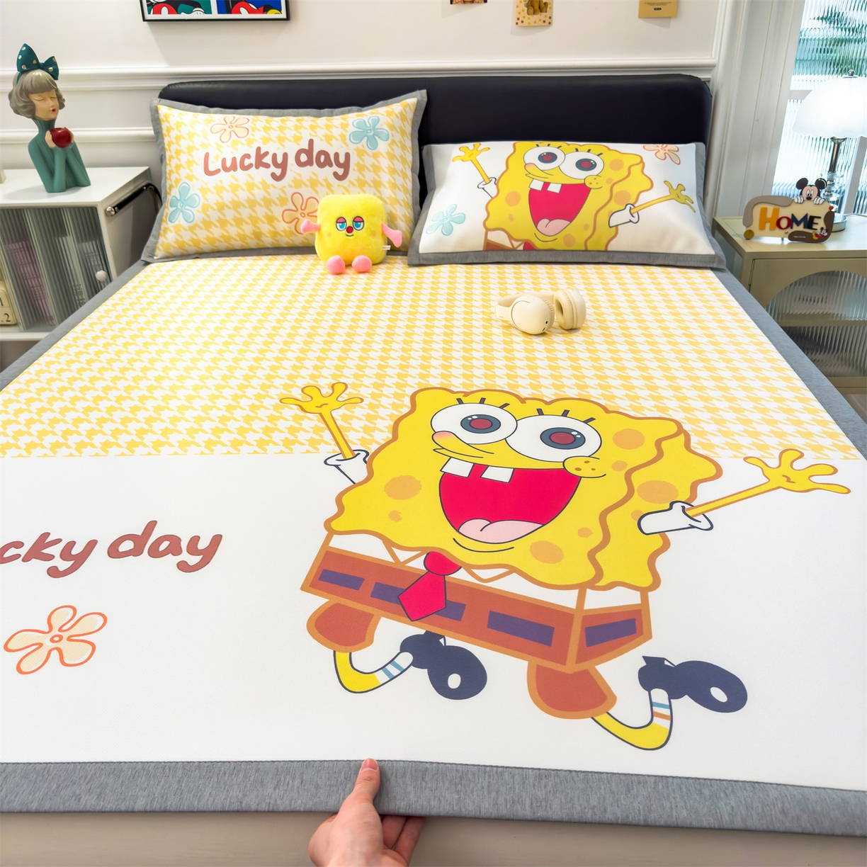 91家纺网 家纺一手货源 找家纺 兄弟坊 2026新款正版授权A类大版卡通烫光冰丝凉席冰丝席 海绵宝宝