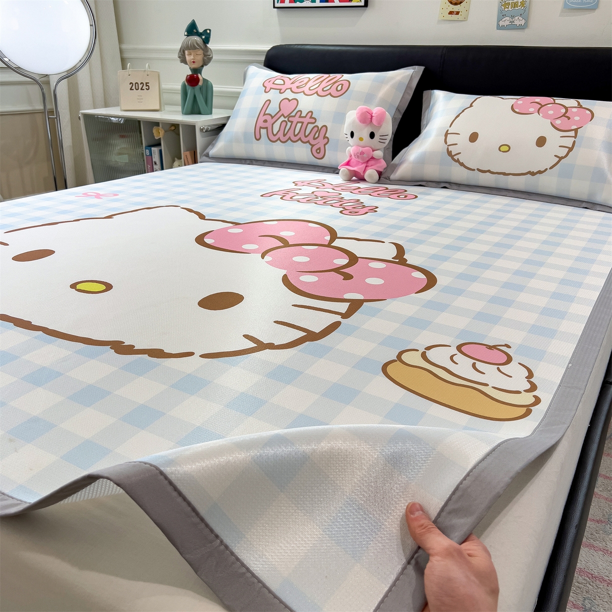 91家纺网 家纺一手货源 找家纺 兄弟坊 2026新款正版授权A类大版卡通烫光冰丝凉席冰丝席 格子kt