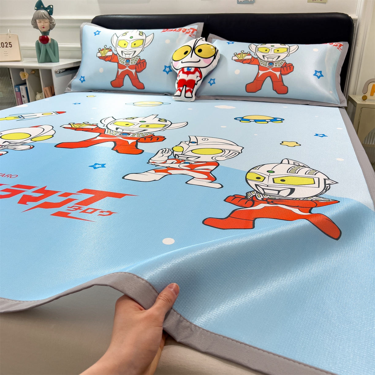 91家纺网 家纺一手货源 找家纺 兄弟坊 2026新款正版授权A类大版卡通烫光冰丝凉席冰丝席 奥特联盟