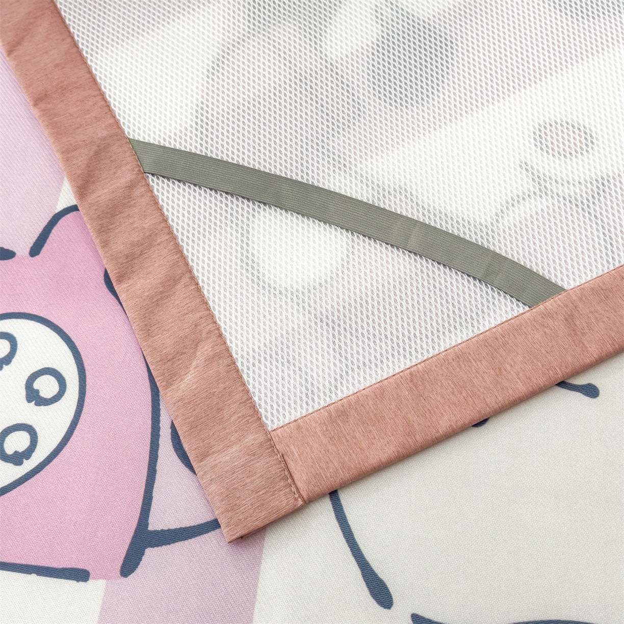 91家纺网 家纺一手货源 找家纺 兄弟坊 2026新款正版授权A类大版卡通烫光冰丝凉席冰丝席 调皮库洛米