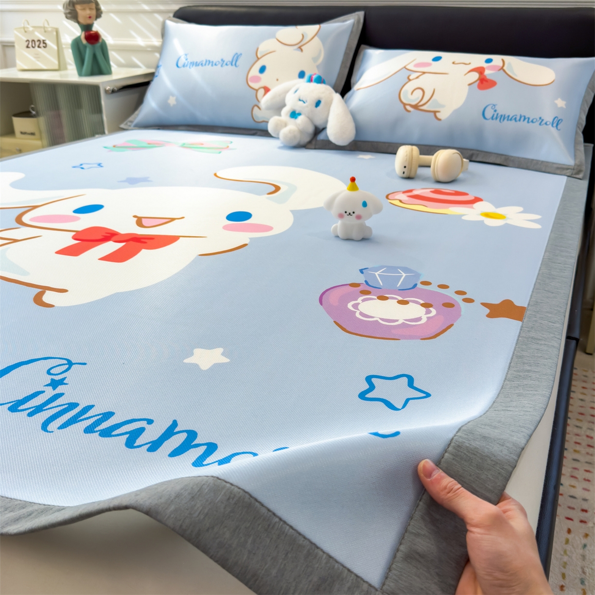 91家纺网 家纺一手货源 找家纺 兄弟坊 2026新款正版授权A类大版卡通烫光冰丝凉席冰丝席 大耳朵玉桂狗