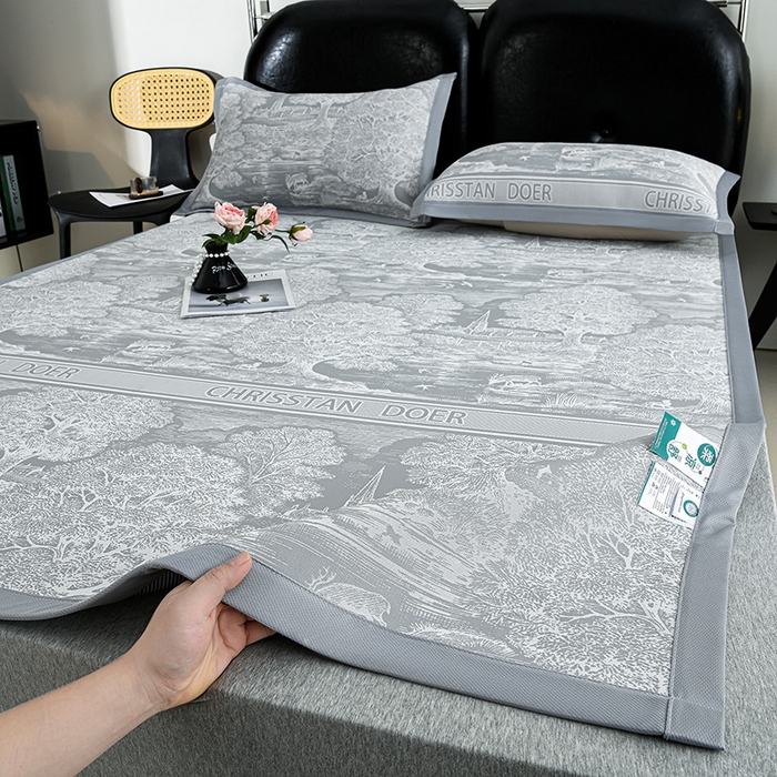 91家纺网 家纺一手货源 找家纺 织雅漫 2026春夏新款提花宽边冰丝凉感软席凉席席子-云溪 林间秘境-灰