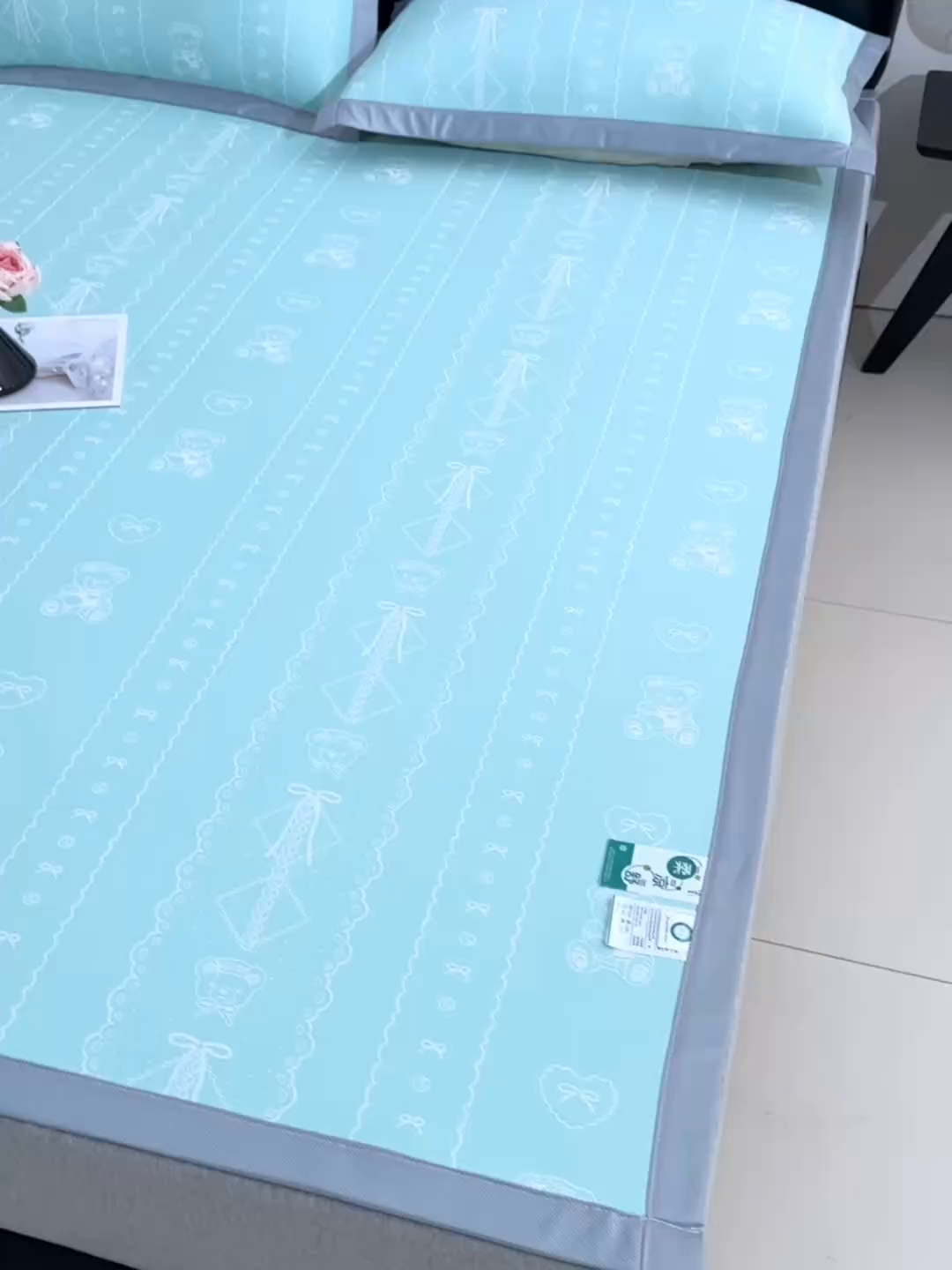 91家纺网 家纺一手货源 找家纺 织雅漫 2026春夏新款提花宽边冰丝凉感软席凉席席子-云溪 可爱熊-绿