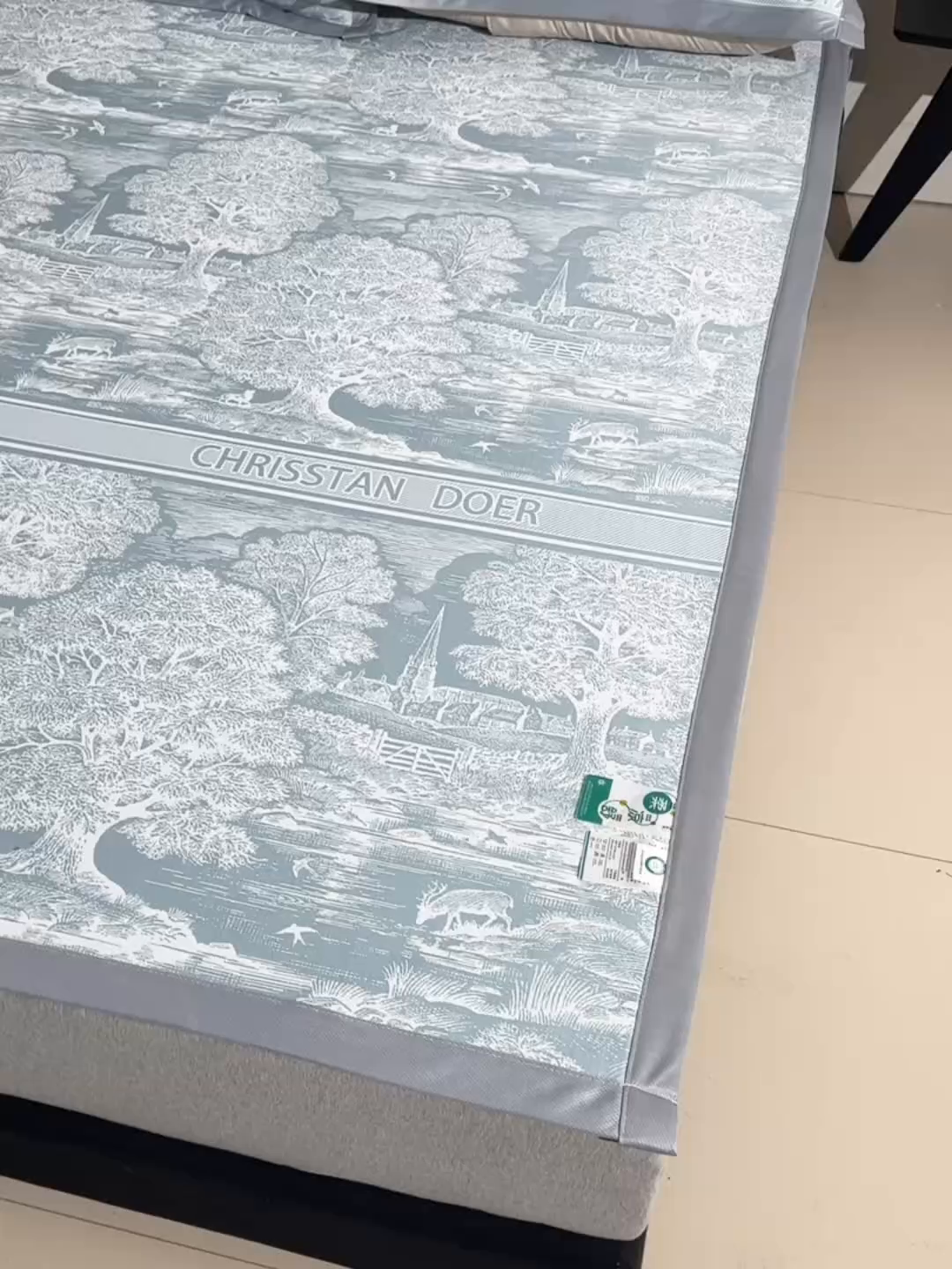 91家纺网 家纺一手货源 找家纺 织雅漫 2026春夏新款提花宽边冰丝凉感软席凉席席子-云溪 林间秘境-蓝