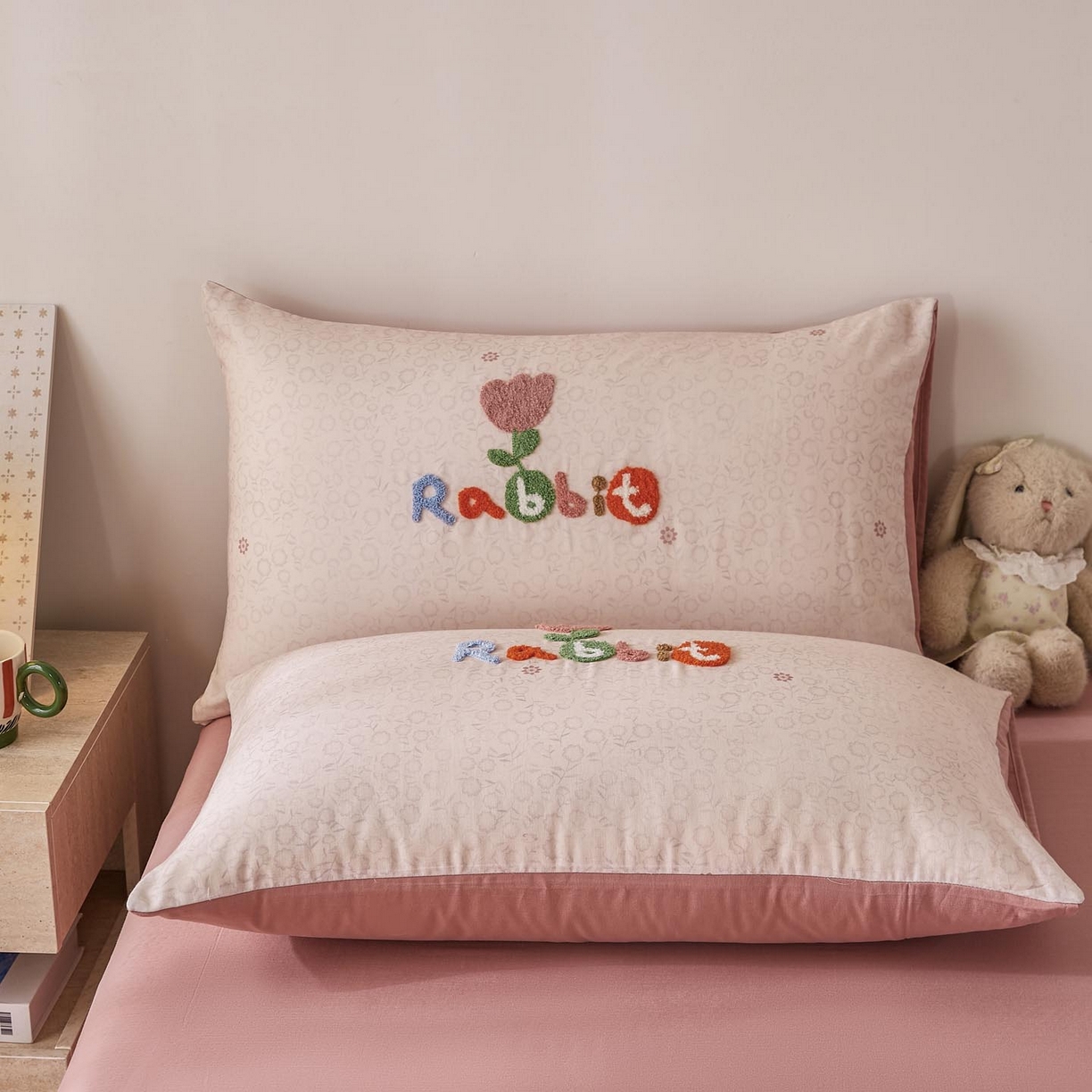 91家纺网 家纺一手货源 找家纺 麦田家纺 2026新款A类全棉双层纱毛巾绣四件套 兔兔花园