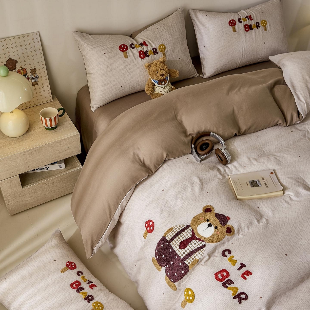 91家纺网 家纺一手货源 找家纺 麦田家纺 2026新款A类全棉双层纱毛巾绣四件套 酷酷熊