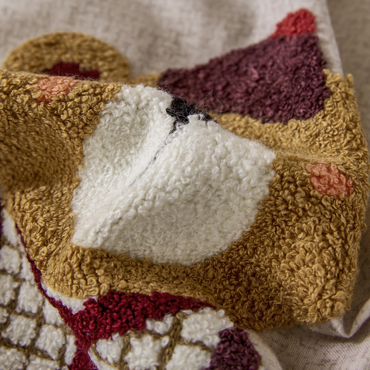 91家纺网 家纺一手货源 找家纺 麦田家纺 2026新款A类全棉双层纱毛巾绣四件套 酷酷熊