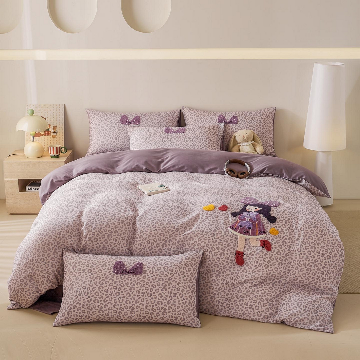 91家纺网 家纺一手货源 找家纺 麦田家纺 2026新款A类全棉双层纱毛巾绣四件套 豹纹女孩