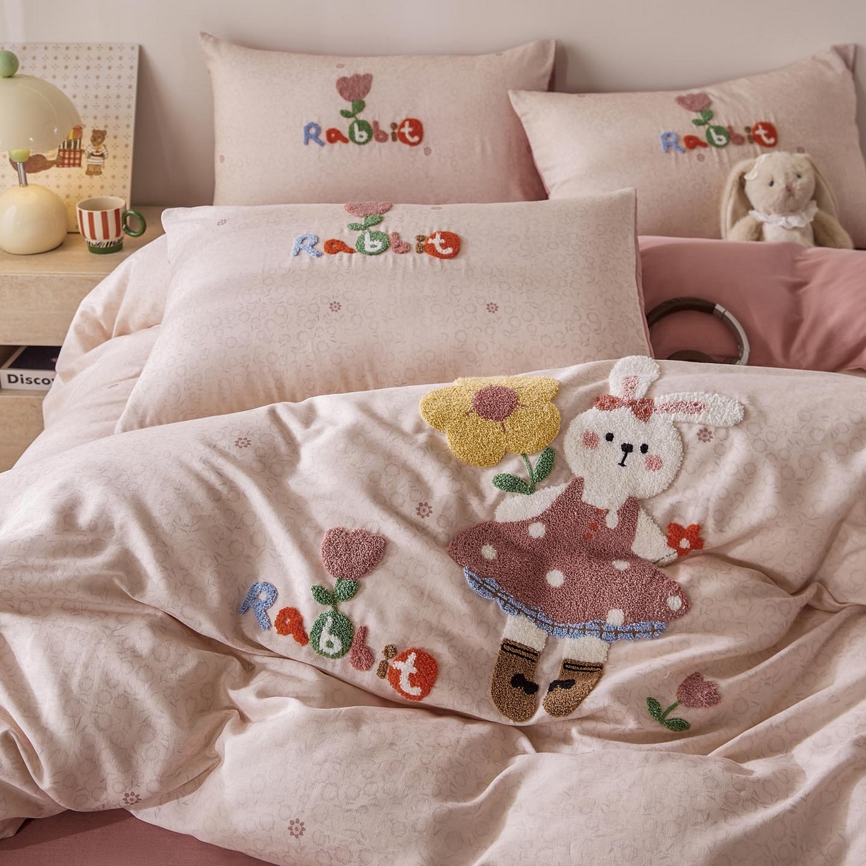 91家纺网 家纺一手货源 找家纺 麦田家纺 2026新款A类全棉双层纱毛巾绣四件套 兔兔花园