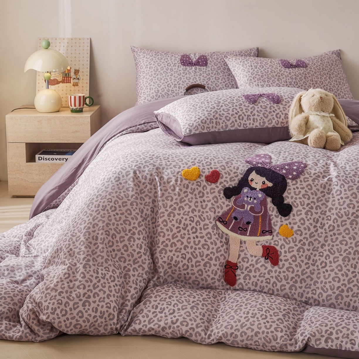 91家纺网 家纺一手货源 找家纺 麦田家纺 2026新款A类全棉双层纱毛巾绣四件套 豹纹女孩