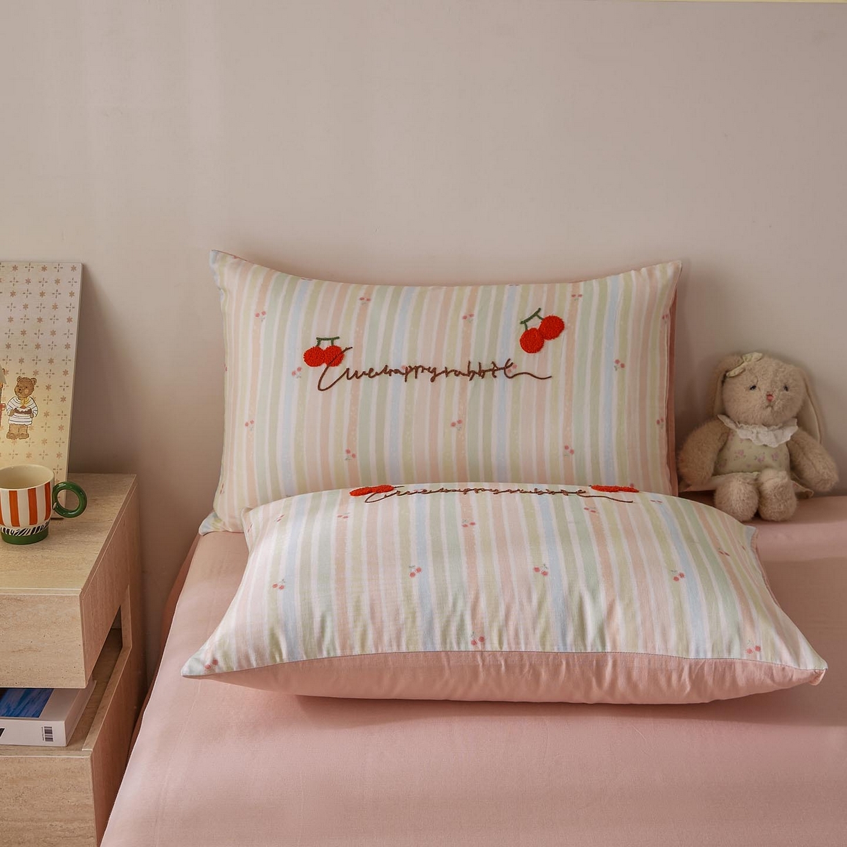 91家纺网 家纺一手货源 找家纺 麦田家纺 2026新款A类全棉双层纱毛巾绣四件套 彩虹樱桃