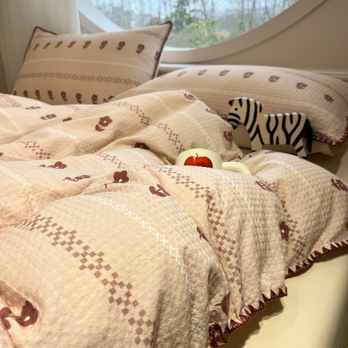 91家纺网 家纺一手货源 找家纺 如一 2026新款全棉华夫格三角针工艺四件套 花花-米