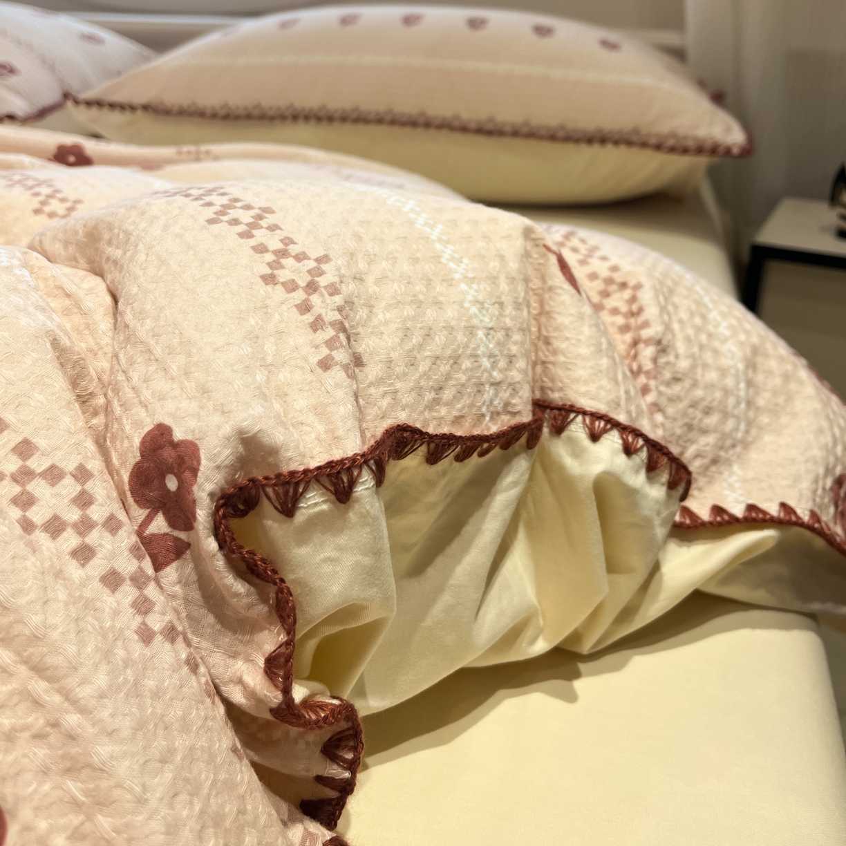 91家纺网 家纺一手货源 找家纺 如一 2026新款全棉华夫格三角针工艺四件套 花花-米