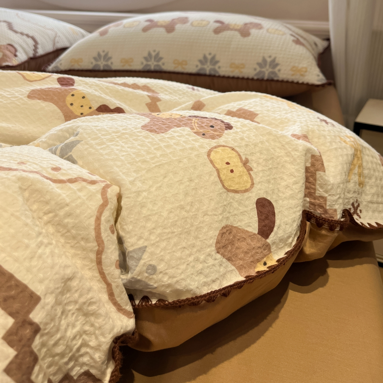 91家纺网 家纺一手货源 找家纺 如一 2026新款全棉华夫格三角针工艺四件套 小马-棕