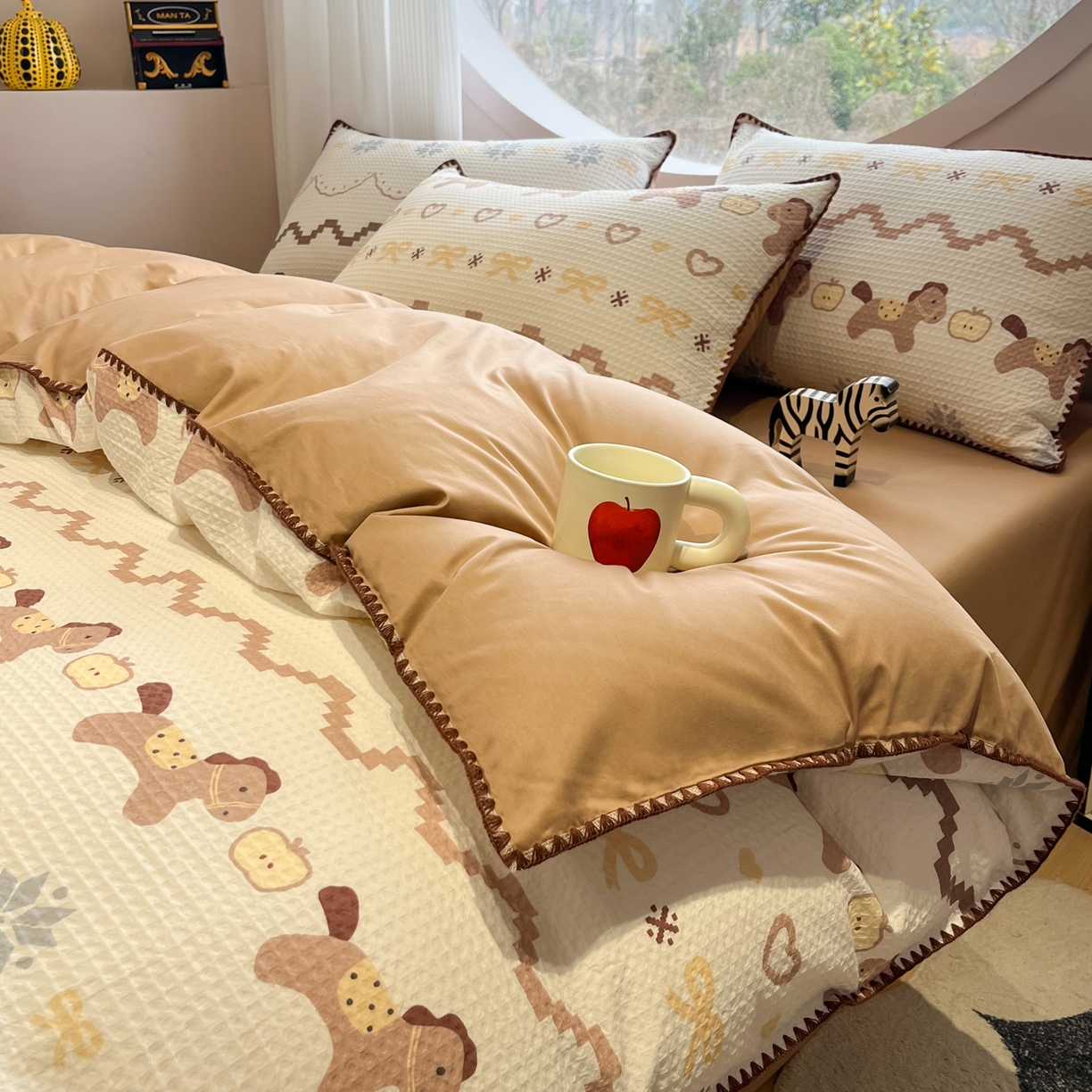 91家纺网 家纺一手货源 找家纺 如一 2026新款全棉华夫格三角针工艺四件套 小马-棕