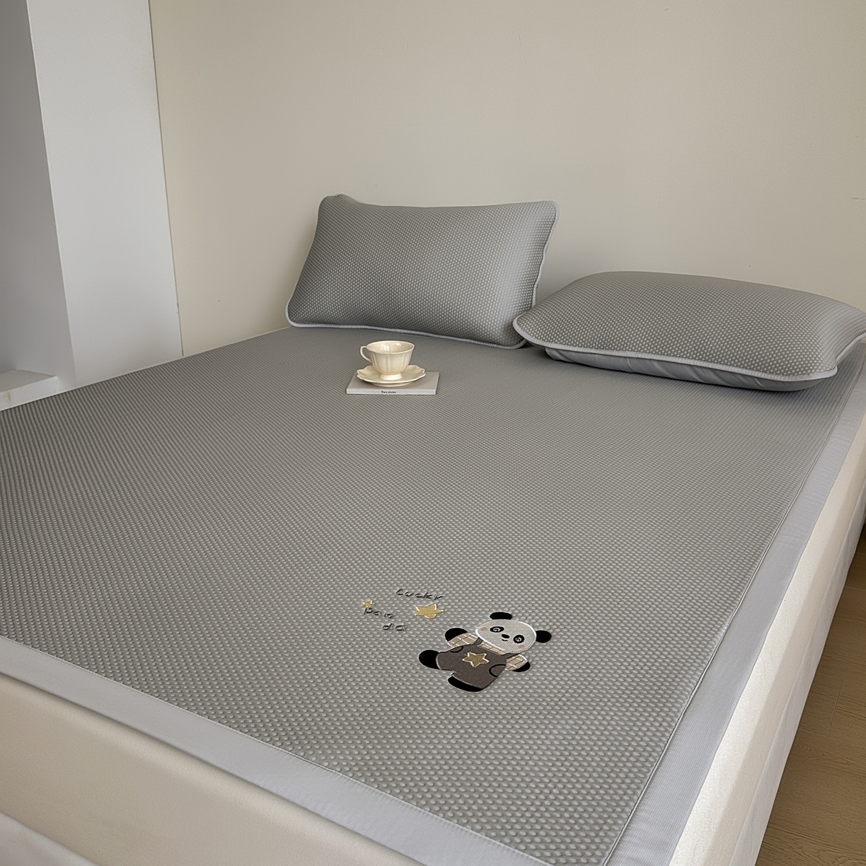 禧禾 2026春夏新款PE泡小豆提花华夫格凉席席子-卡通刺绣 哈皮熊猫-床席款