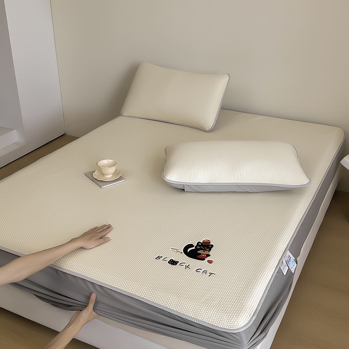 禧禾 2026春夏新款PE泡小豆提花华夫格凉席席子-卡通刺绣 糯几小喵  -床笠款