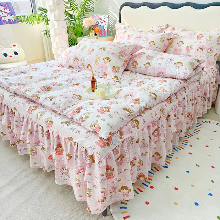 91家纺网 家纺一手货源 找家纺 九诺家纺 2026春夏新款丝柔棉皱皱纱床裙四件套双花边工艺床裙 安妮-草莓女孩