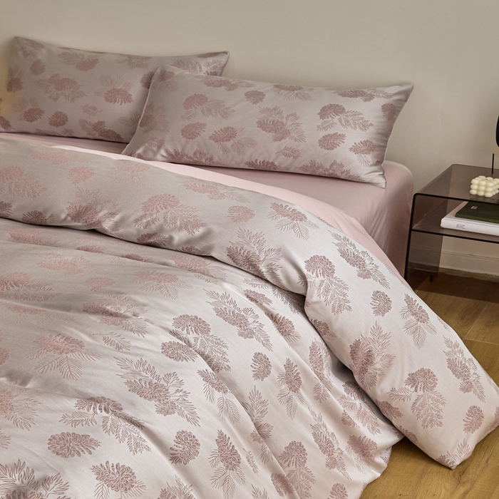 91家纺网 家纺一手货源 找家纺 琪格格纺织 2026新款色织天丝棉提花四件套 松林果-粉紫