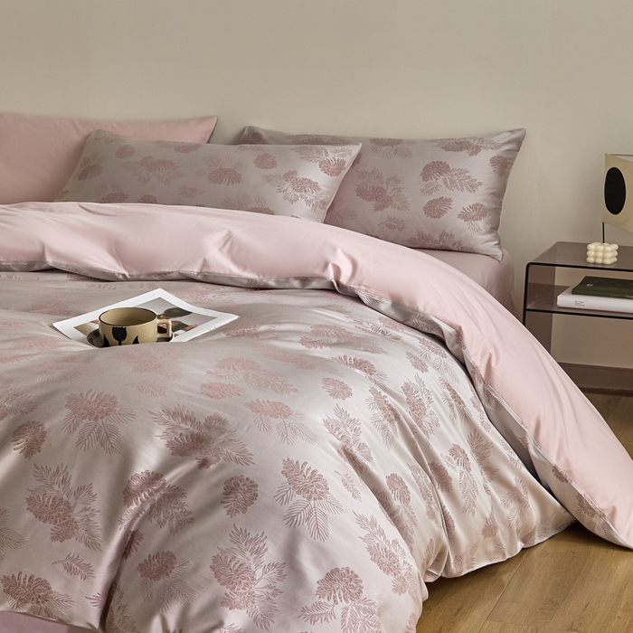 91家纺网 家纺一手货源 找家纺 琪格格纺织 2026新款色织天丝棉提花四件套 松林果-粉紫