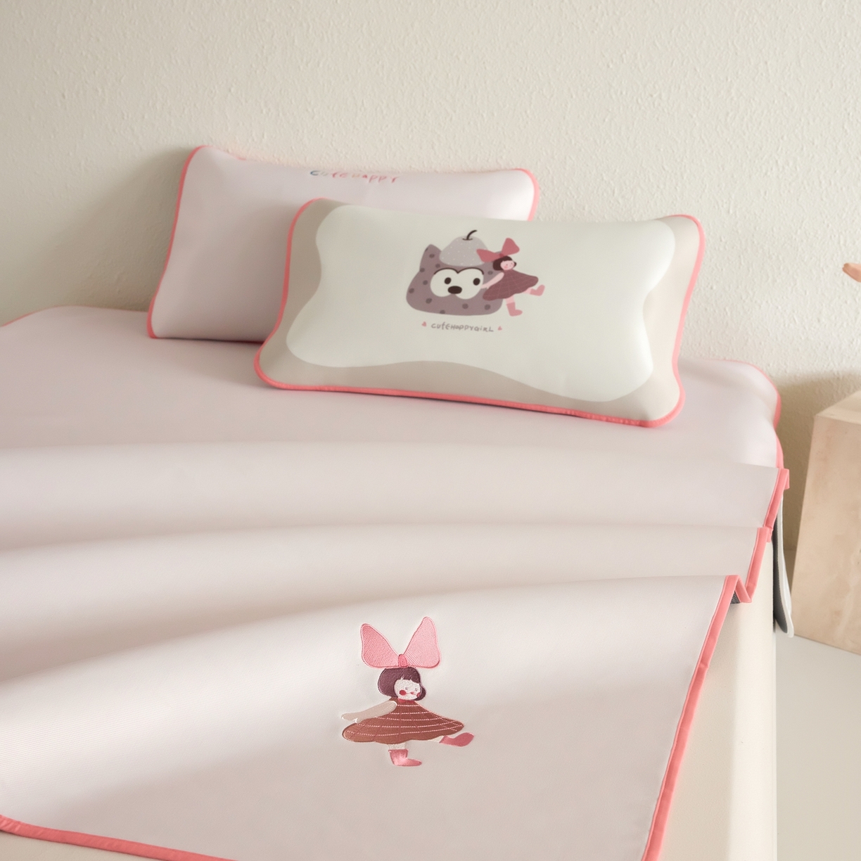 91家纺网 家纺一手货源 找家纺 禧禾 2026春夏新款A类600D数码冰丝席凉席席子-冰菓系列 蝴蝶女孩-床席款