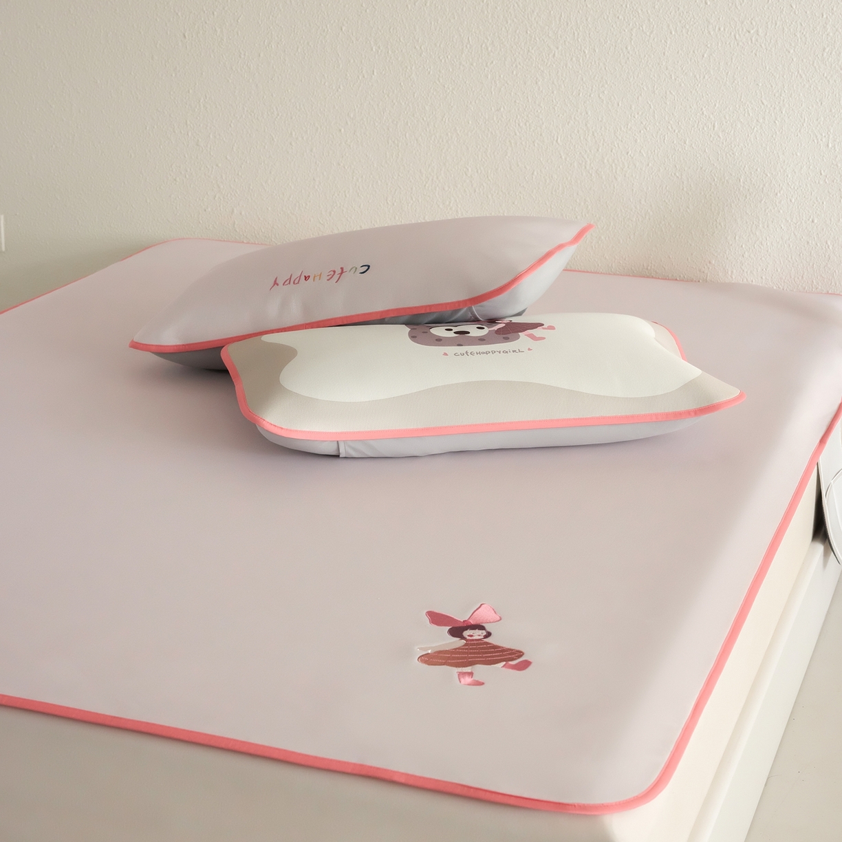 91家纺网 家纺一手货源 找家纺 禧禾 2026春夏新款A类600D数码冰丝席凉席席子-冰菓系列 蝴蝶女孩-床席款