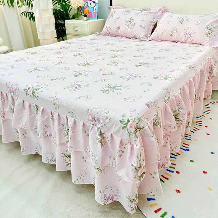 91家纺网 家纺一手货源 找家纺 九诺家纺 2026春夏新款丝柔棉皱皱纱床裙四件套双花边工艺床裙 安妮-蔷薇语