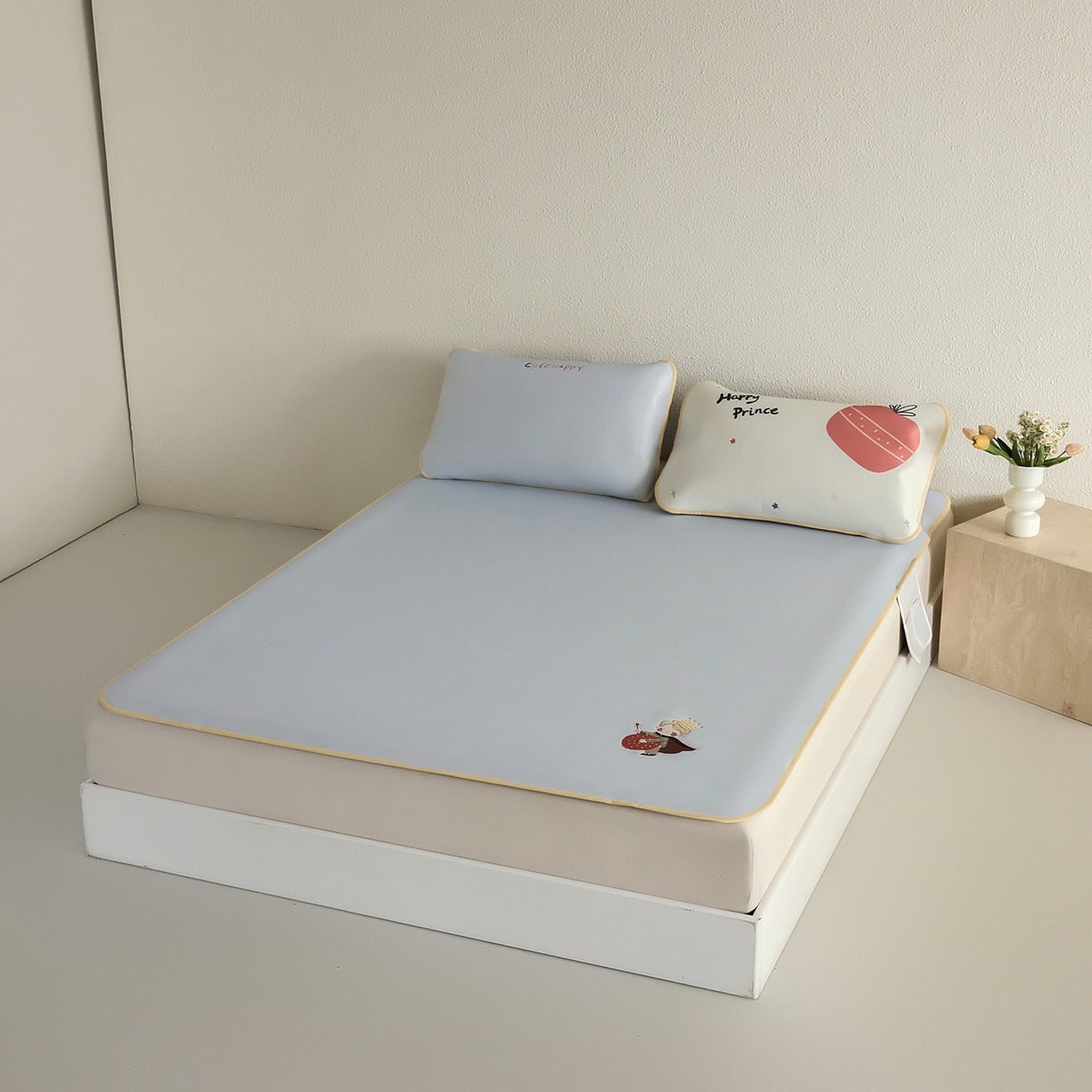 91家纺网 家纺一手货源 找家纺 禧禾 2026春夏新款A类600D数码冰丝席凉席席子-冰菓系列 魔法王子-床席款