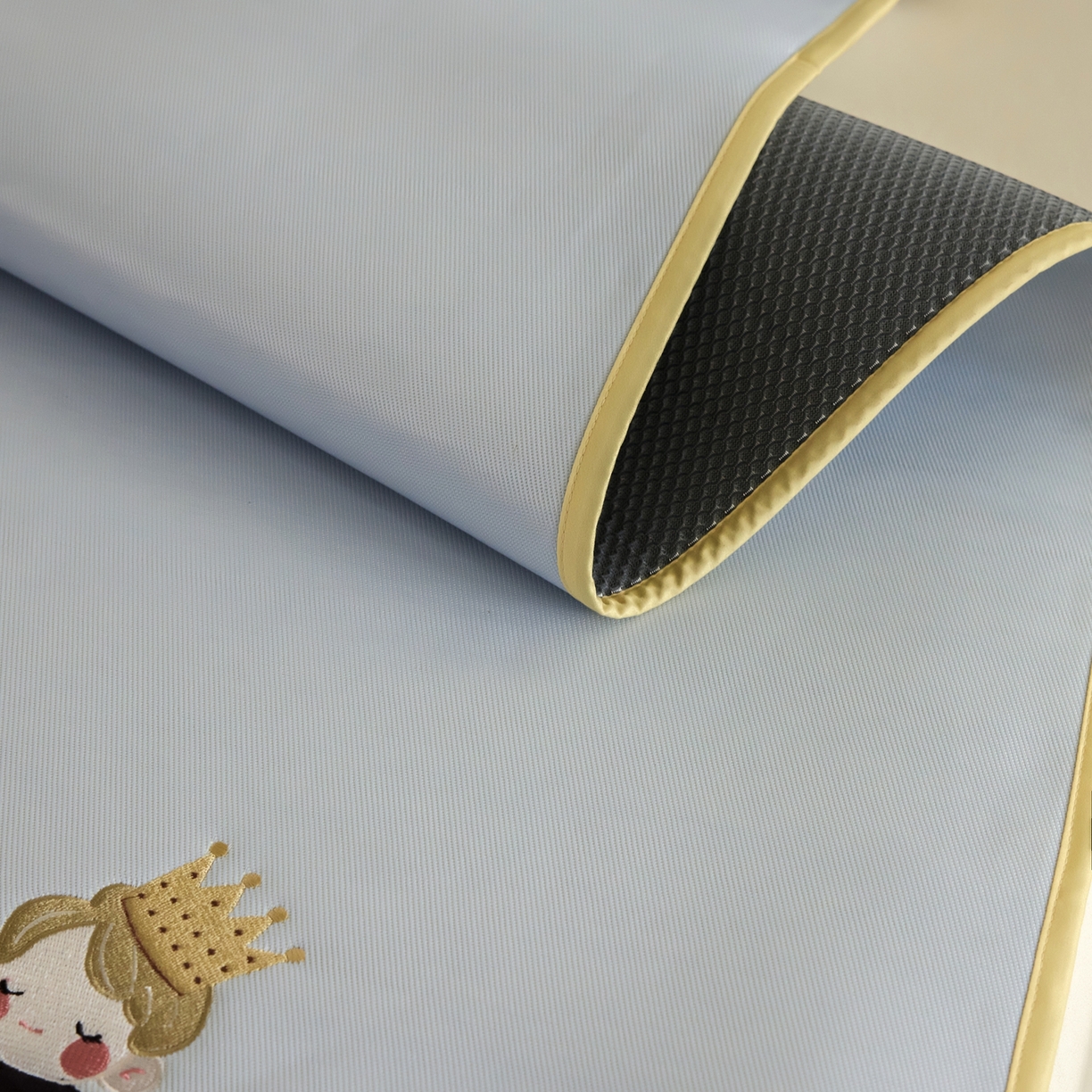 91家纺网 家纺一手货源 找家纺 禧禾 2026春夏新款A类600D数码冰丝席凉席席子-冰菓系列 魔法王子-床席款