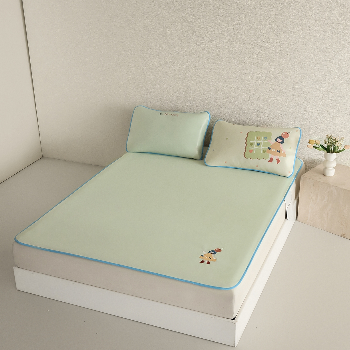 91家纺网 家纺一手货源 找家纺 禧禾 2026春夏新款A类600D数码冰丝席凉席席子-冰菓系列 苹果女孩-床席款