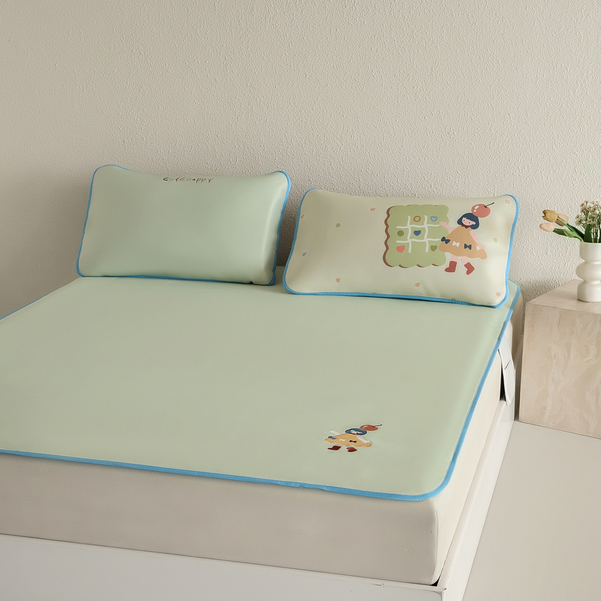 91家纺网 家纺一手货源 找家纺 禧禾 2026春夏新款A类600D数码冰丝席凉席席子-冰菓系列 苹果女孩-床席款