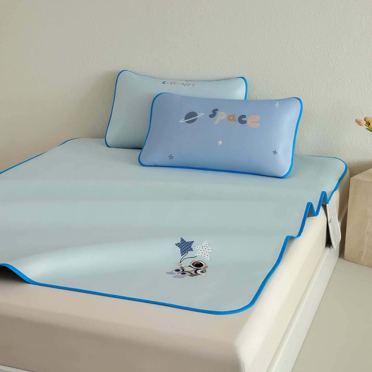 91家纺网 家纺一手货源 找家纺 禧禾 2026春夏新款A类600D数码冰丝席凉席席子-冰菓系列 星际宇航-床席款