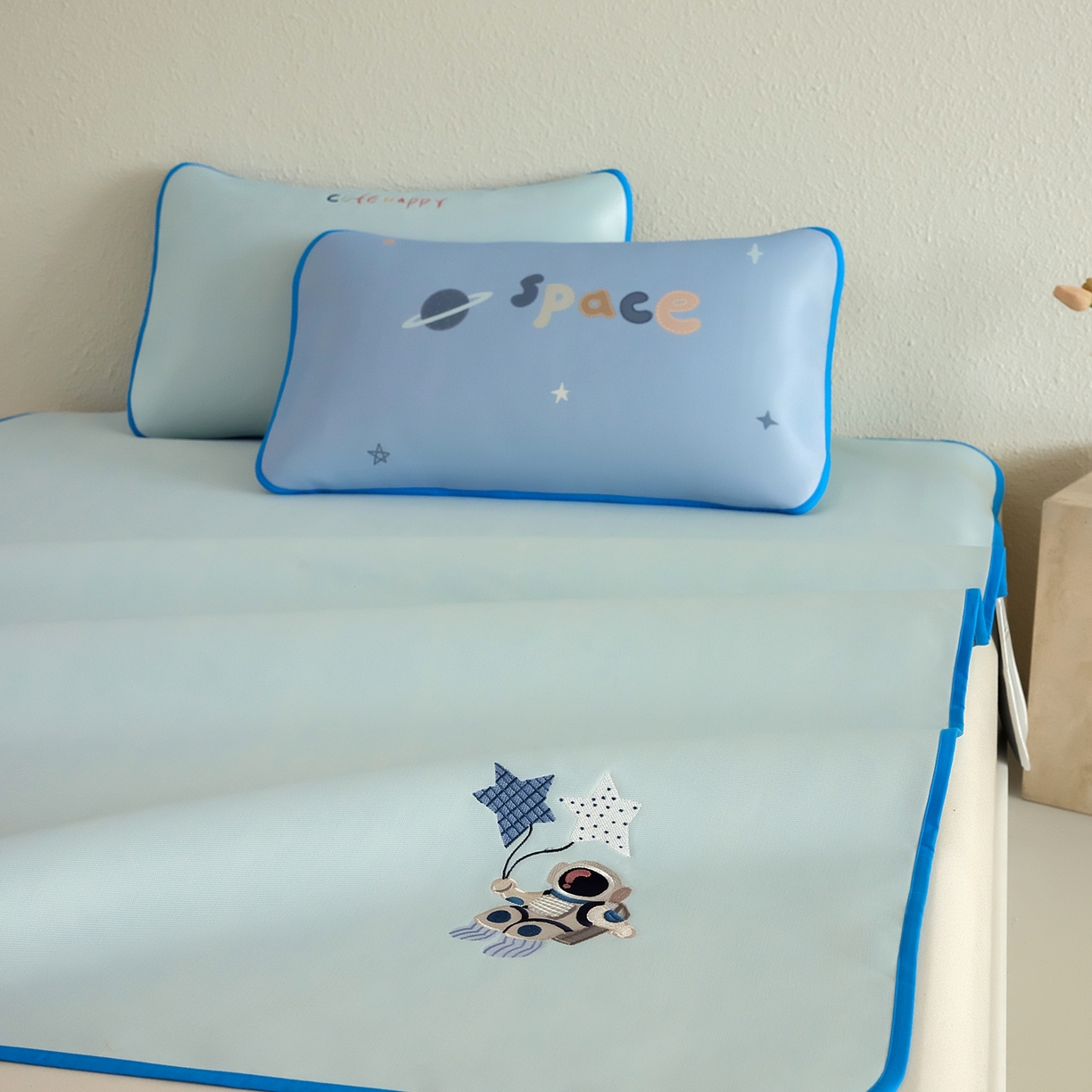 91家纺网 家纺一手货源 找家纺 禧禾 2026春夏新款A类600D数码冰丝席凉席席子-冰菓系列 星际宇航-床席款