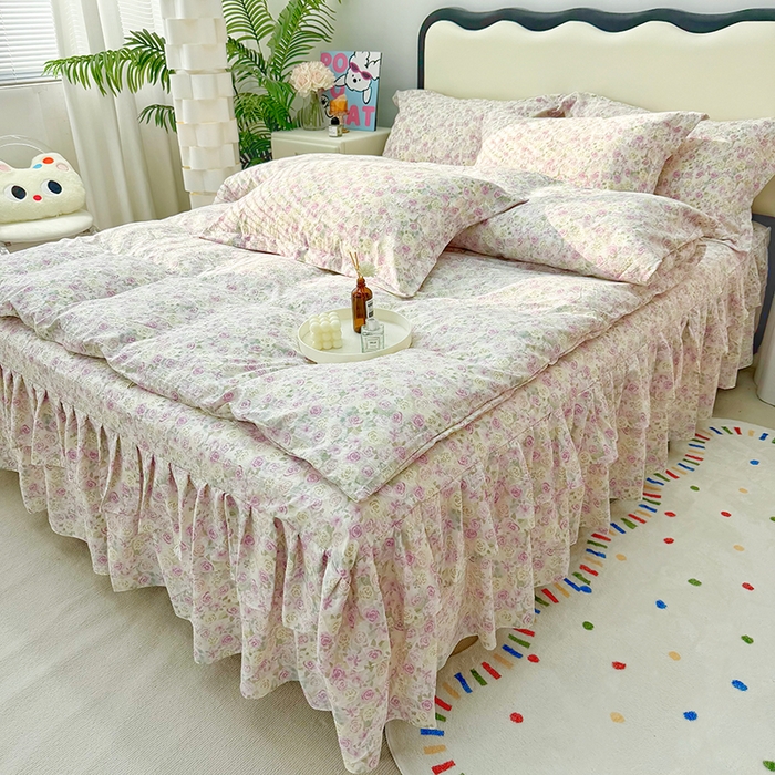 91家纺网 家纺一手货源 找家纺 九诺家纺 2026春夏新款丝柔棉皱皱纱床裙四件套双花边工艺床裙 安妮-紫薇花