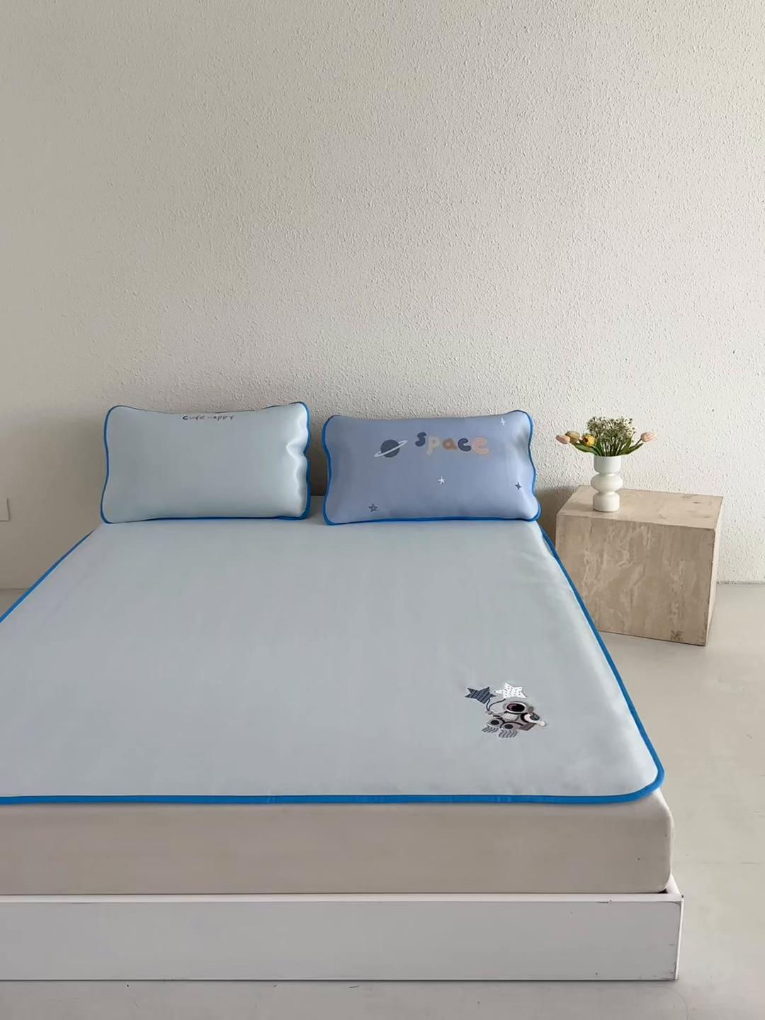 91家纺网 家纺一手货源 找家纺 禧禾 2026春夏新款A类600D数码冰丝席凉席席子-冰菓系列 星际宇航-床席款