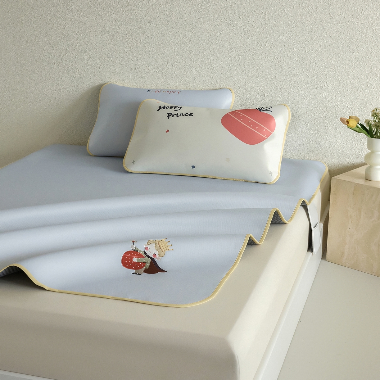 91家纺网 家纺一手货源 找家纺 禧禾 2026春夏新款A类600D数码冰丝席凉席席子-冰菓系列 魔法王子-床笠款