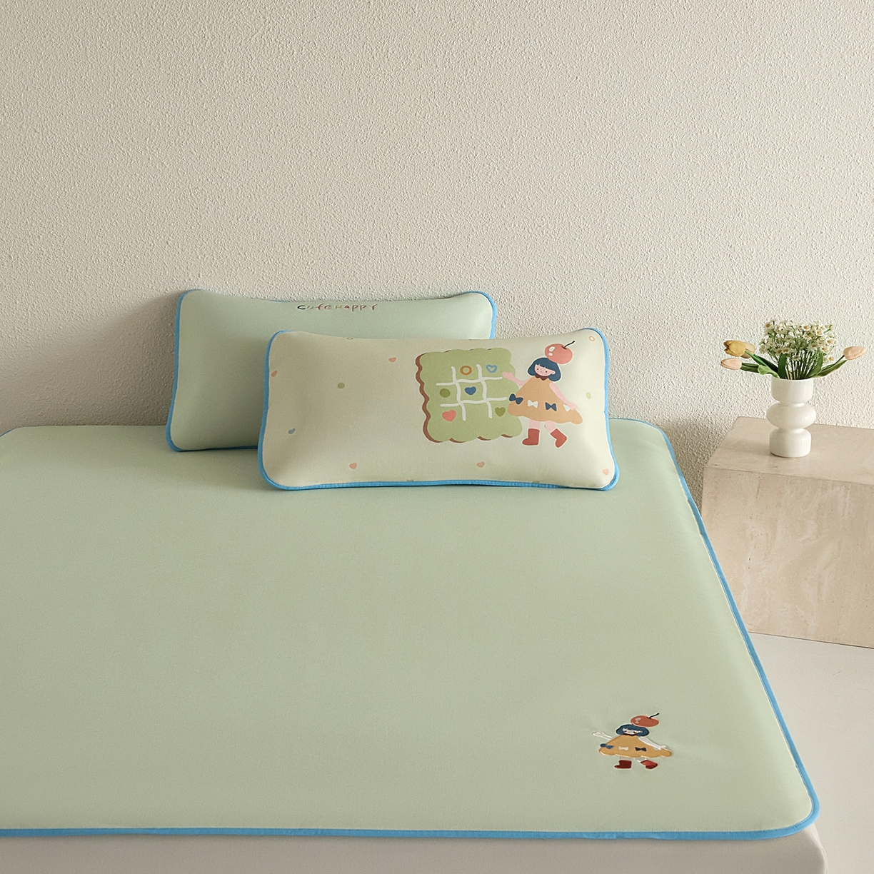 91家纺网 家纺一手货源 找家纺 禧禾 2026春夏新款A类600D数码冰丝席凉席席子-冰菓系列 苹果女孩-床笠款