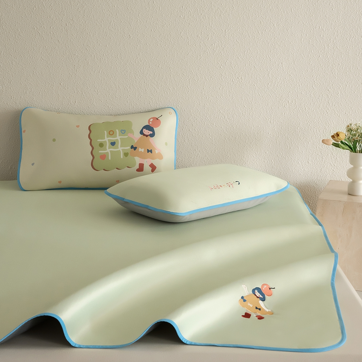 91家纺网 家纺一手货源 找家纺 禧禾 2026春夏新款A类600D数码冰丝席凉席席子-冰菓系列 苹果女孩-床笠款