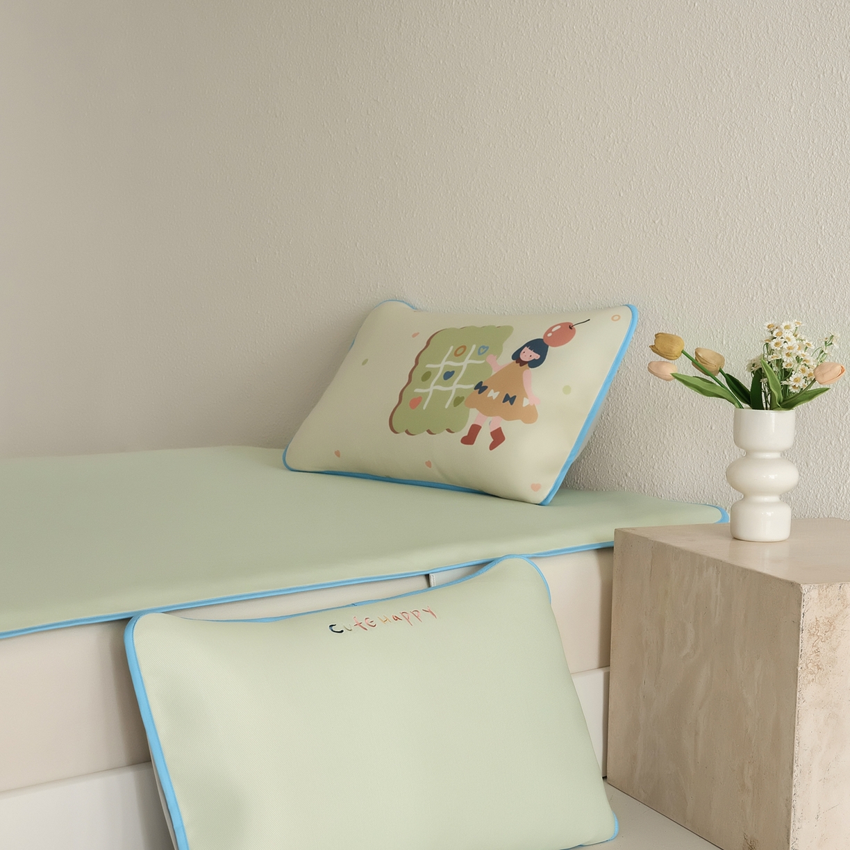 91家纺网 家纺一手货源 找家纺 禧禾 2026春夏新款A类600D数码冰丝席凉席席子-冰菓系列 苹果女孩-床笠款